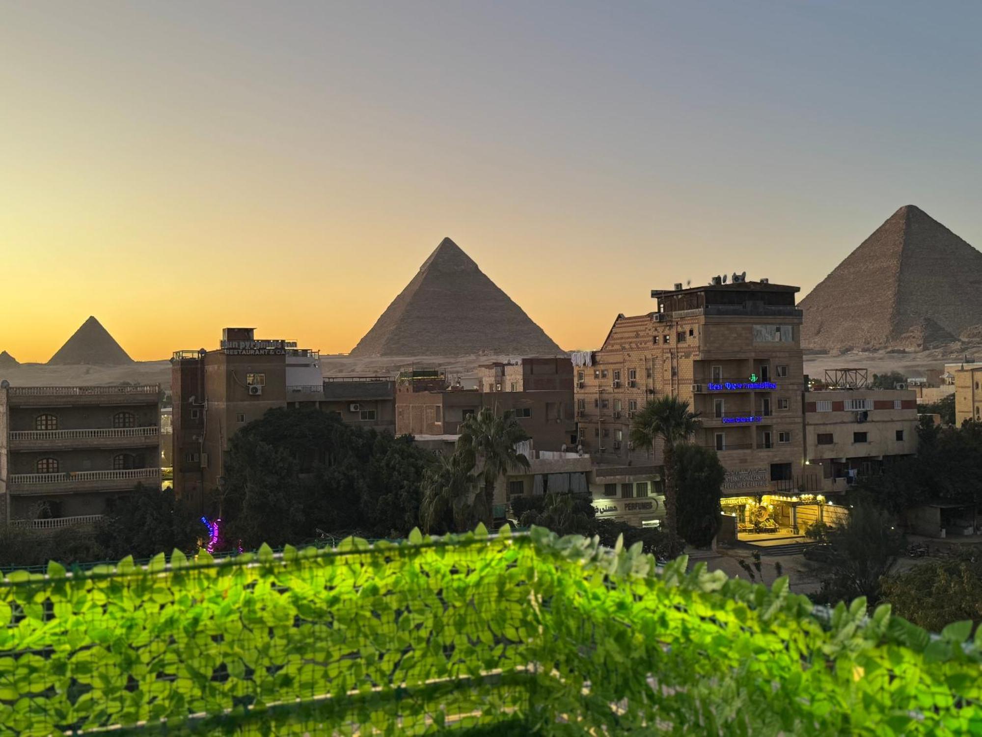 Nefertiti Pyramids View Hotel Kairó Kültér fotó