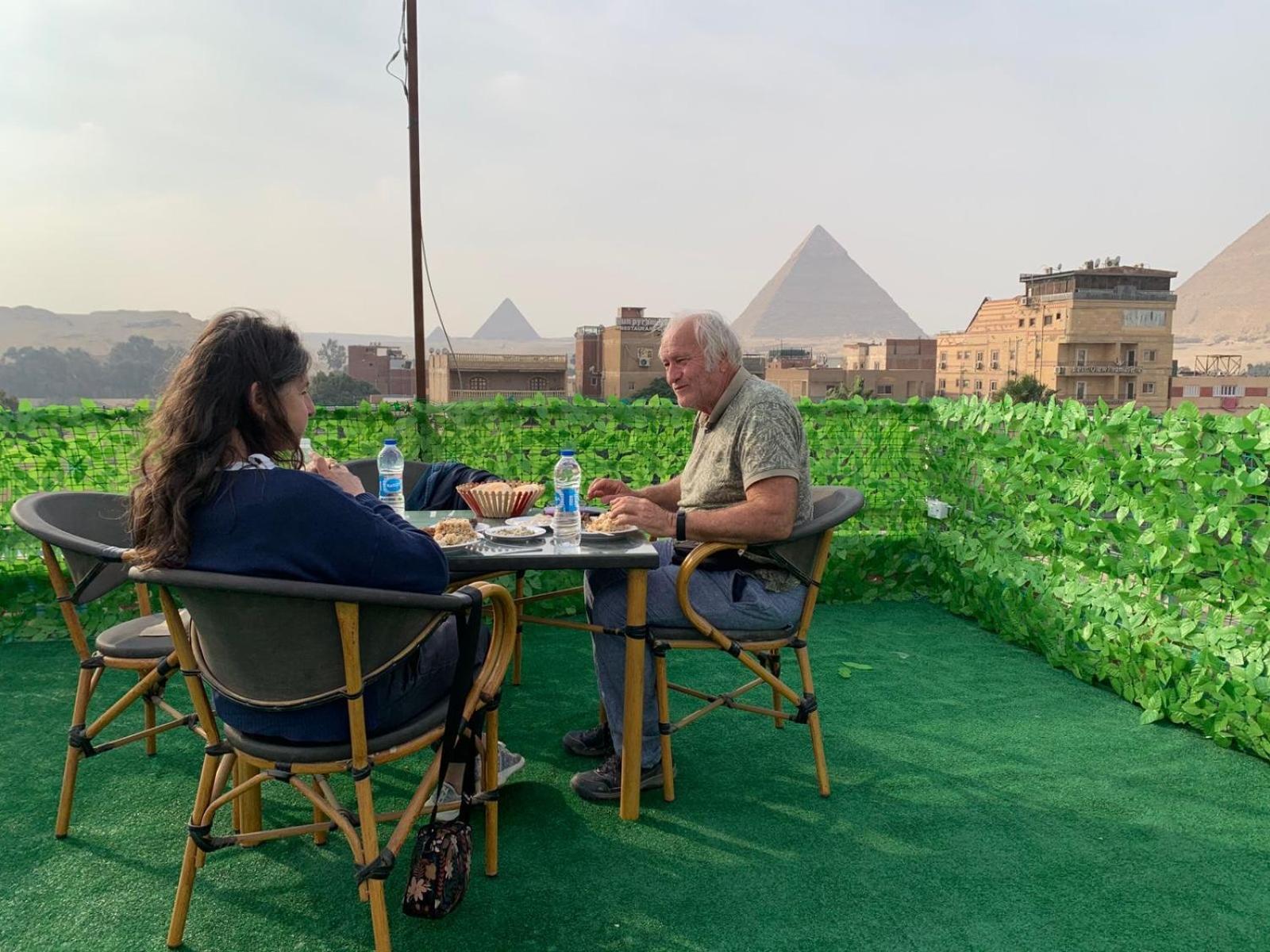 Nefertiti Pyramids View Hotel Kairó Kültér fotó