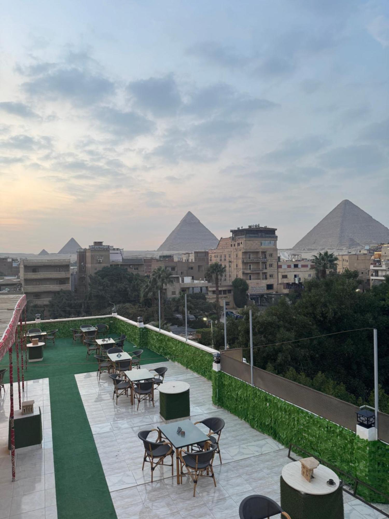 Nefertiti Pyramids View Hotel Kairó Kültér fotó
